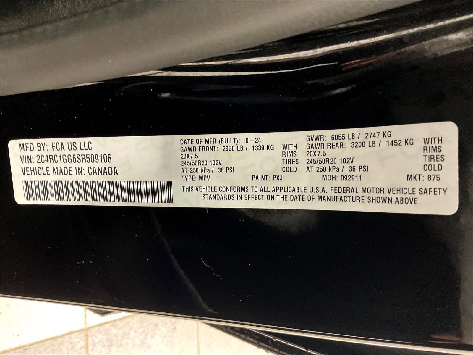 Used 2025 Chrysler Pacifica Limited image 37