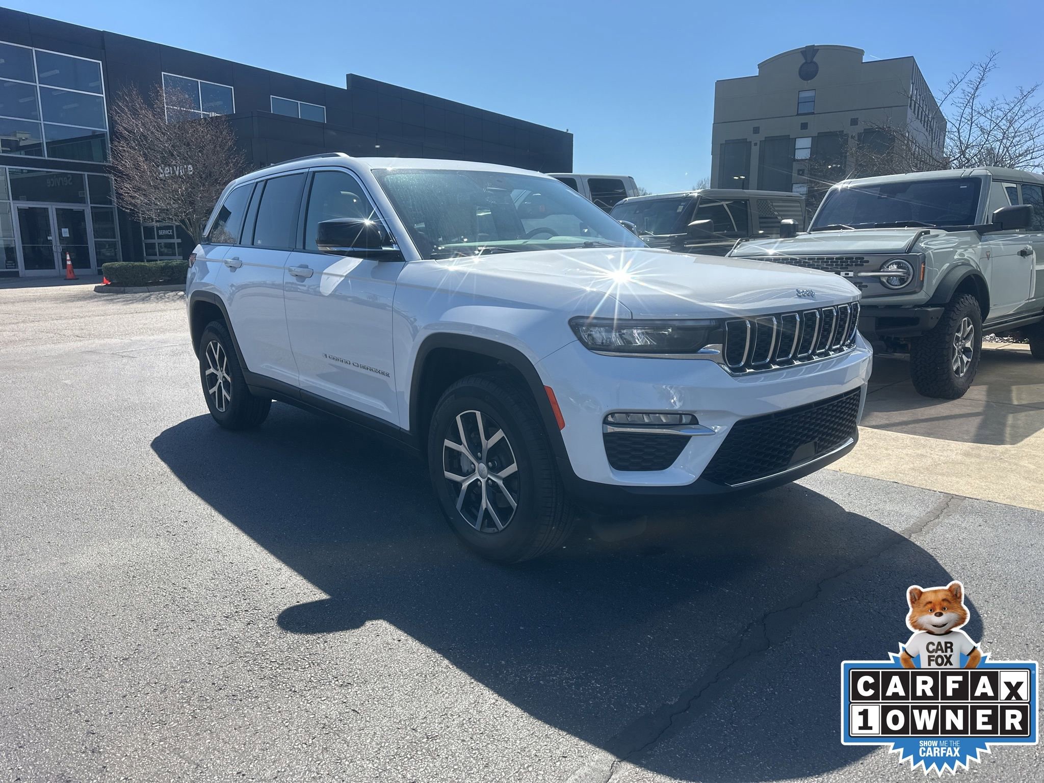 Used 2023 Jeep Grand Cherokee Limited image 1