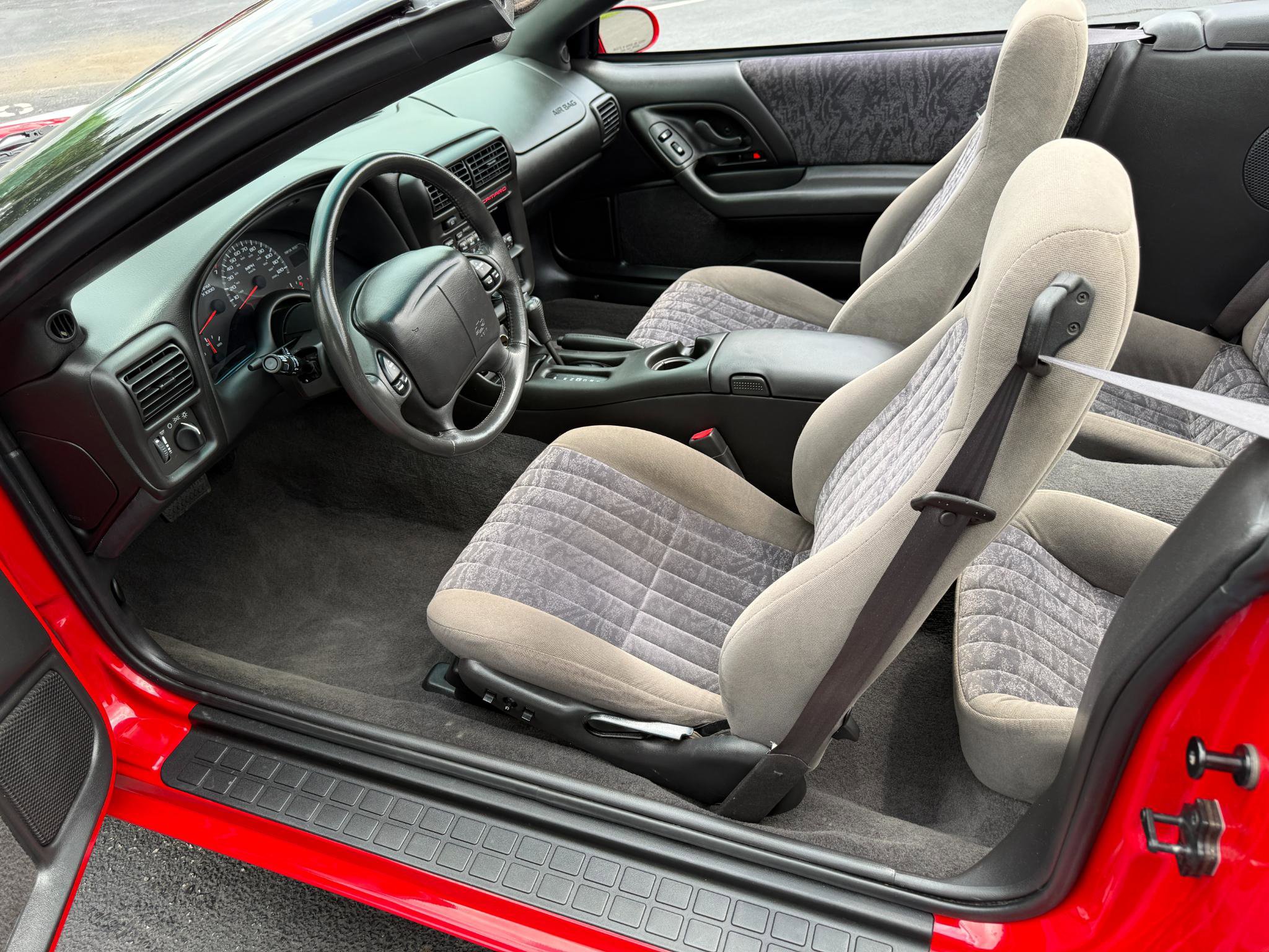Used 2000 Chevrolet Camaro LT RWD image 2