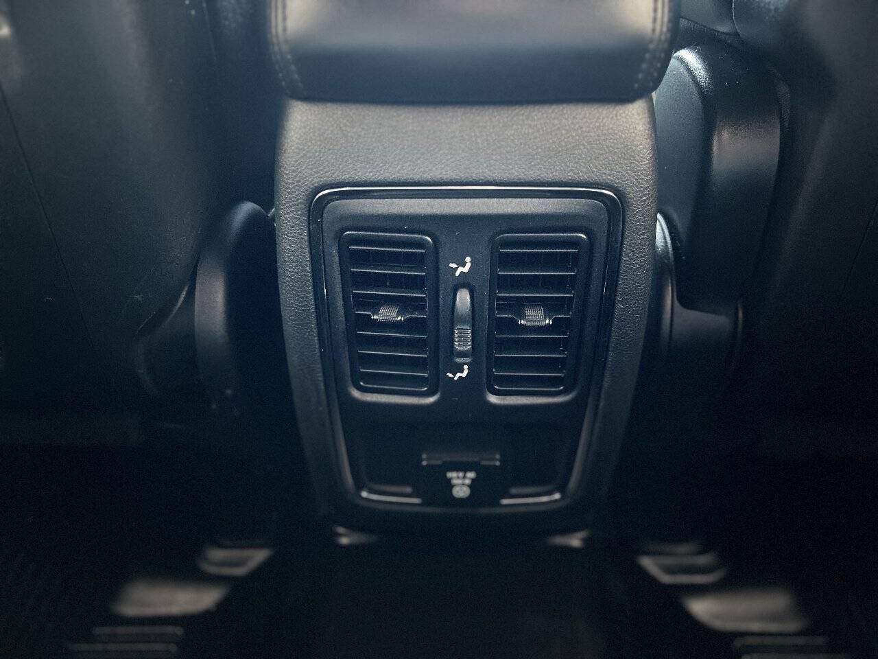 Used 2019 Jeep Grand Cherokee Altitude AWD/4WD image 60