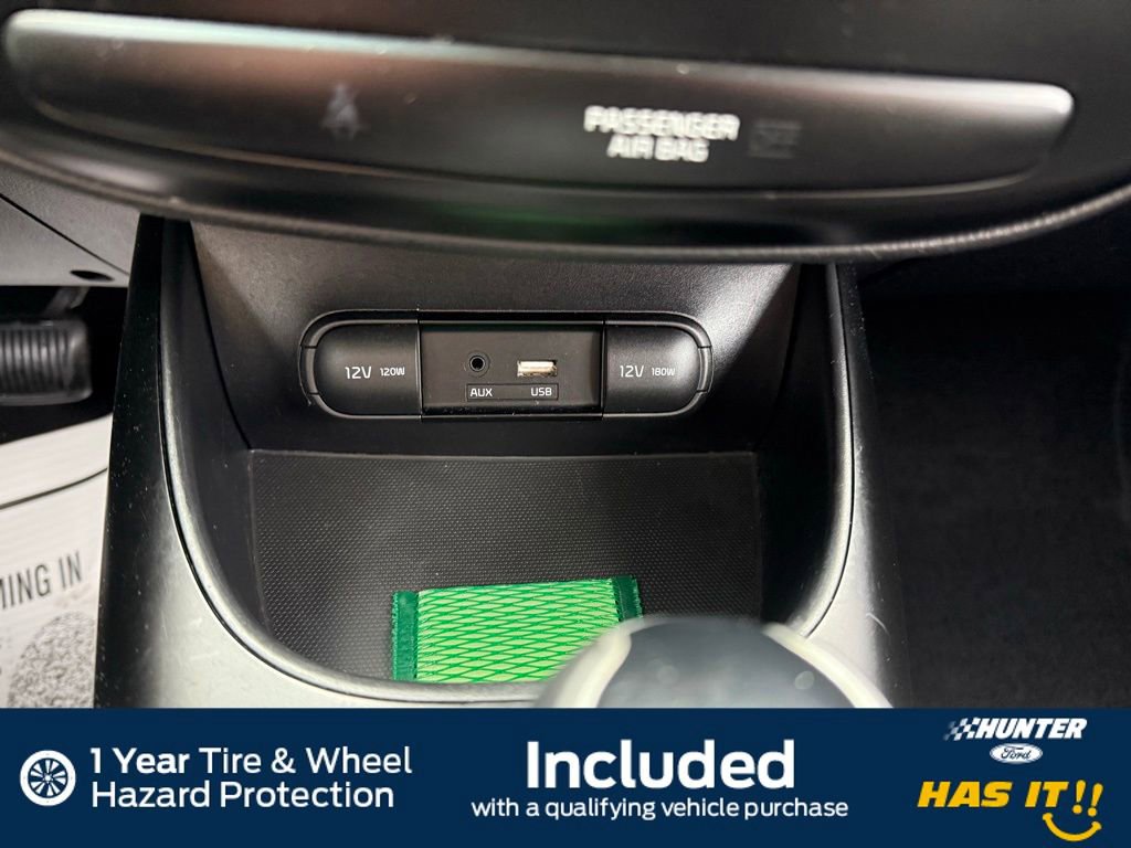 Used 2017 Kia Soul + image 10