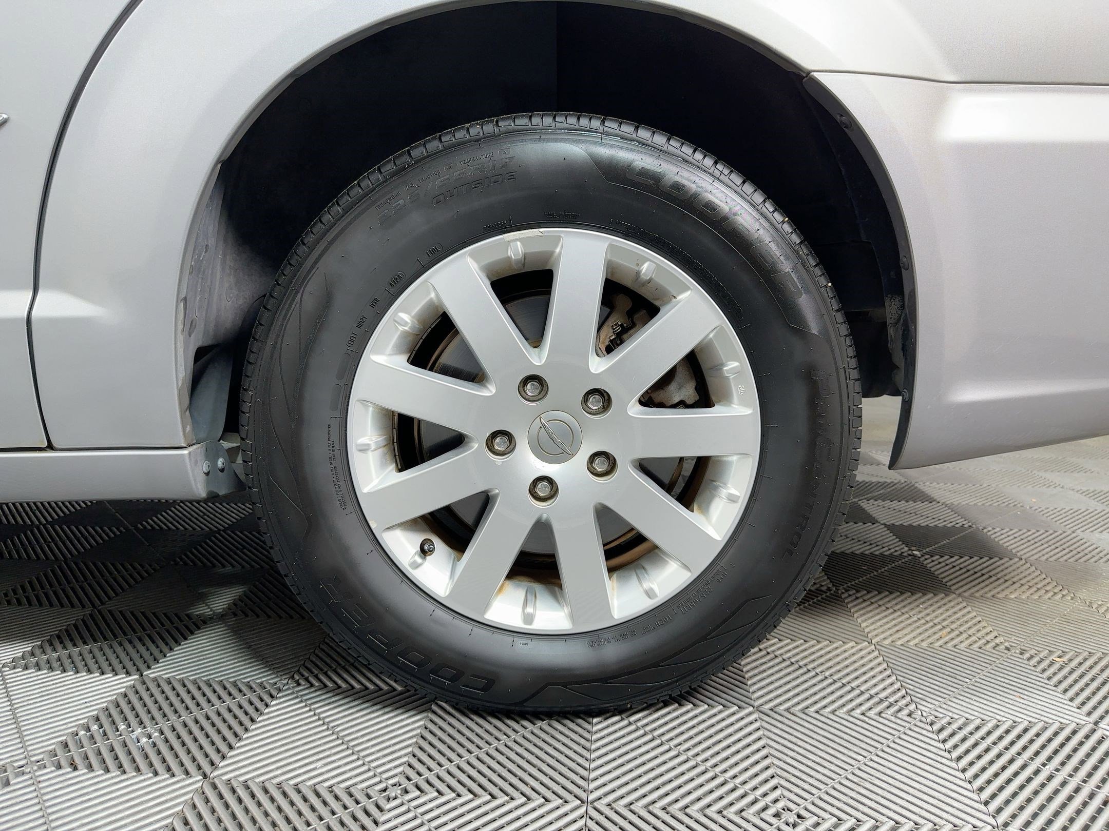 Used 2014 Chrysler Town & Country Touring image 10