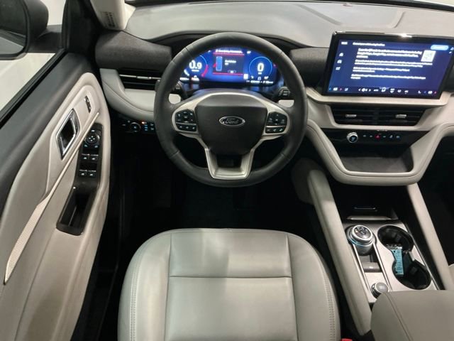 Used 2025 Ford Explorer Active w/ Active Comfort Package RWD image 11
