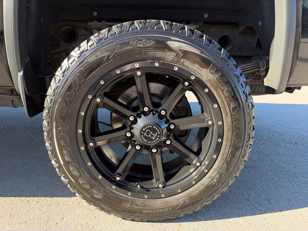 Used 2017 GMC Sierra 2500 Denali w/ Duramax Plus Package AWD/4WD image 28