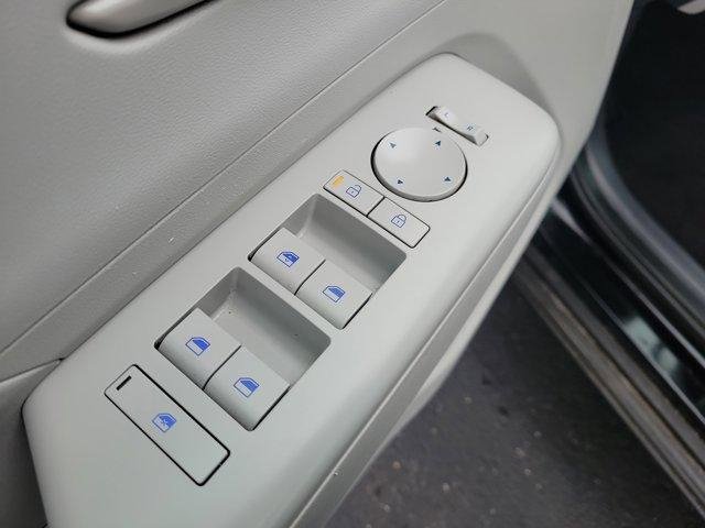 Used 2025 Hyundai Kona SE image 15