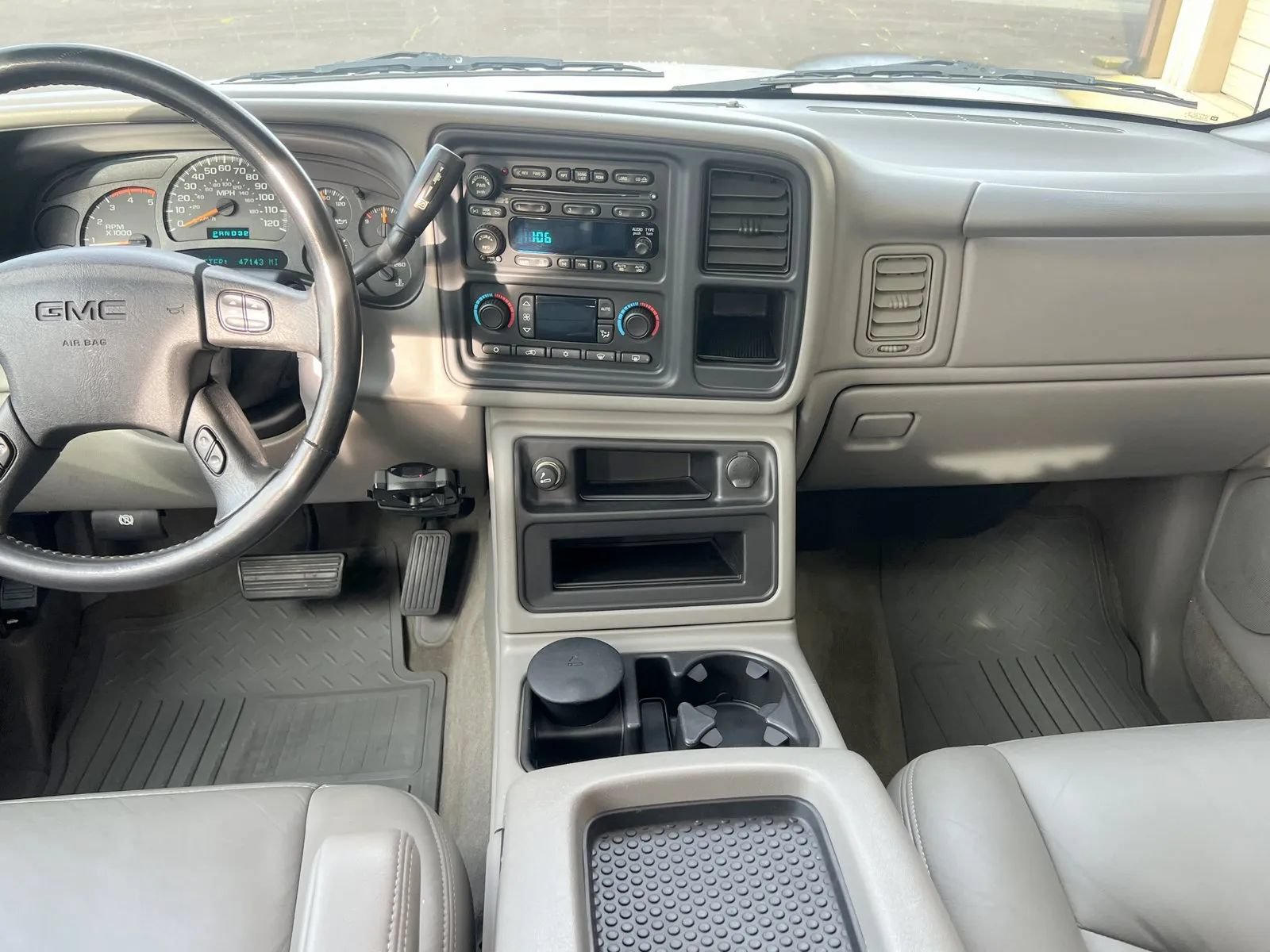 Used 2005 GMC Sierra 3500 SLT w/ Heavy-Duty Power Package RWD image 26
