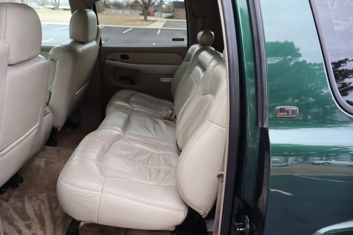 Used 2002 Chevrolet Suburban 2500 LT image 20