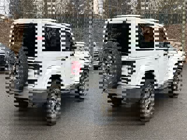 Used 2018 Jeep Wrangler Sahara w/ Connectivity Group image 18