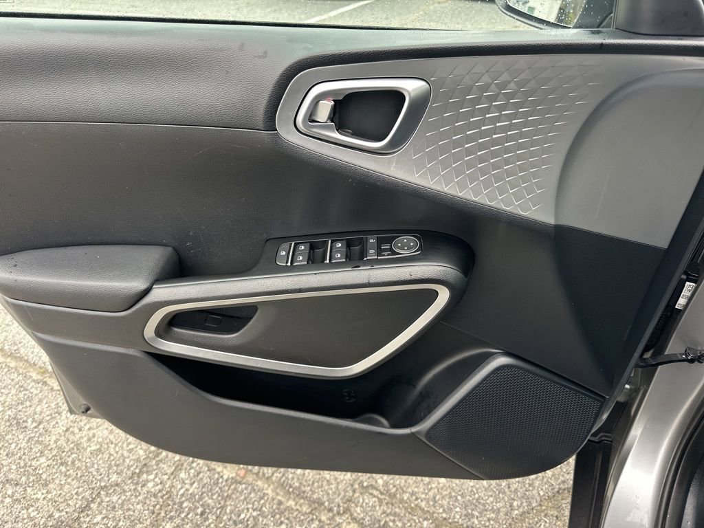 Used 2024 Kia Soul LX w/ Option Group 015 FWD image 21