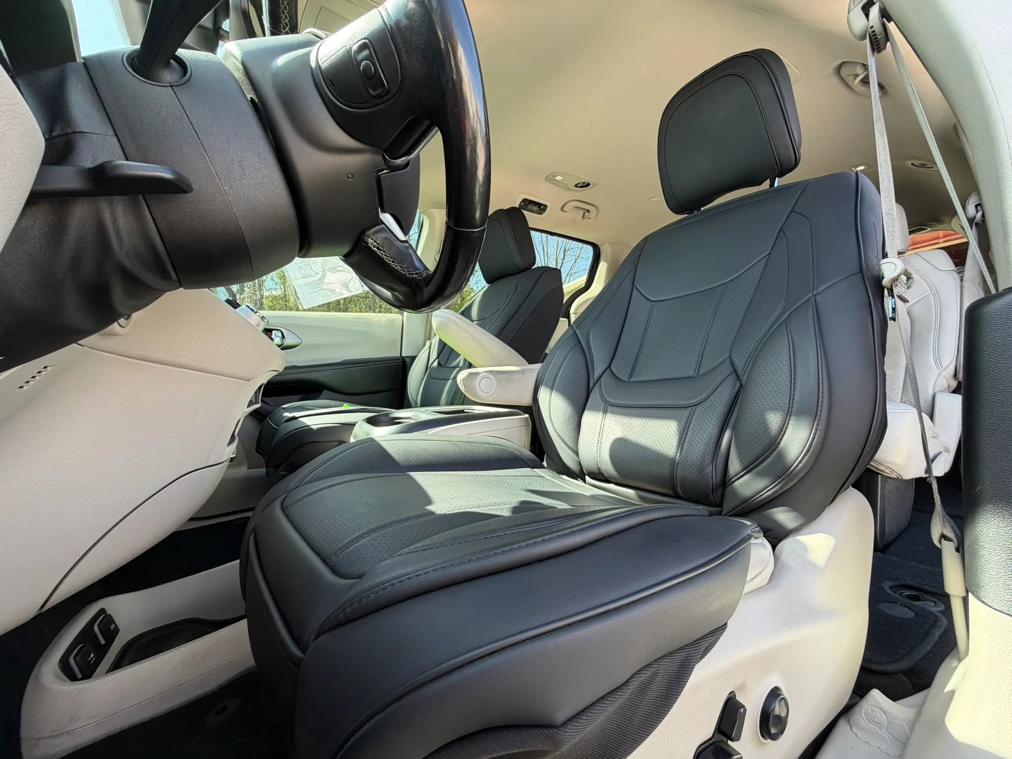 Used 2021 Chrysler Pacifica Touring-L FWD image 29