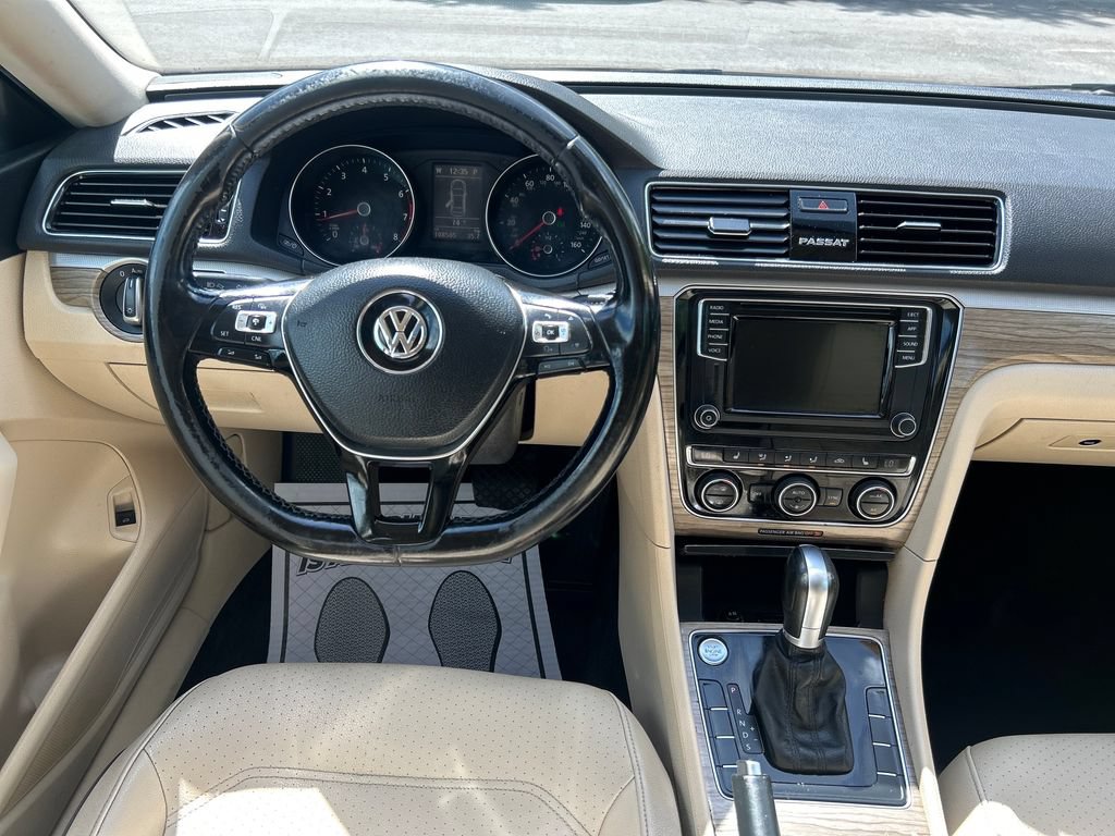 Used 2018 Volkswagen Passat 2.0T SE FWD image 17