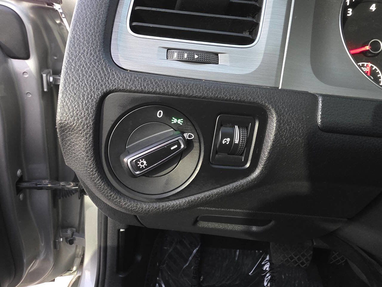 Used 2015 Volkswagen Golf S image 43