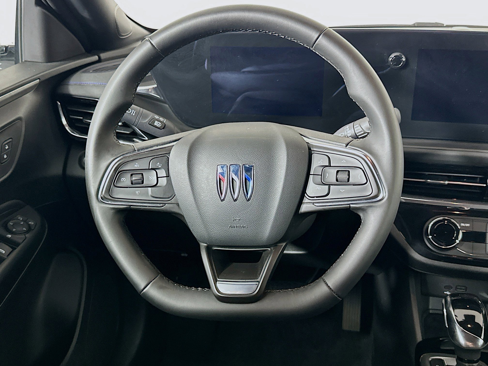 Used 2025 Buick Envista Sport Touring image 18