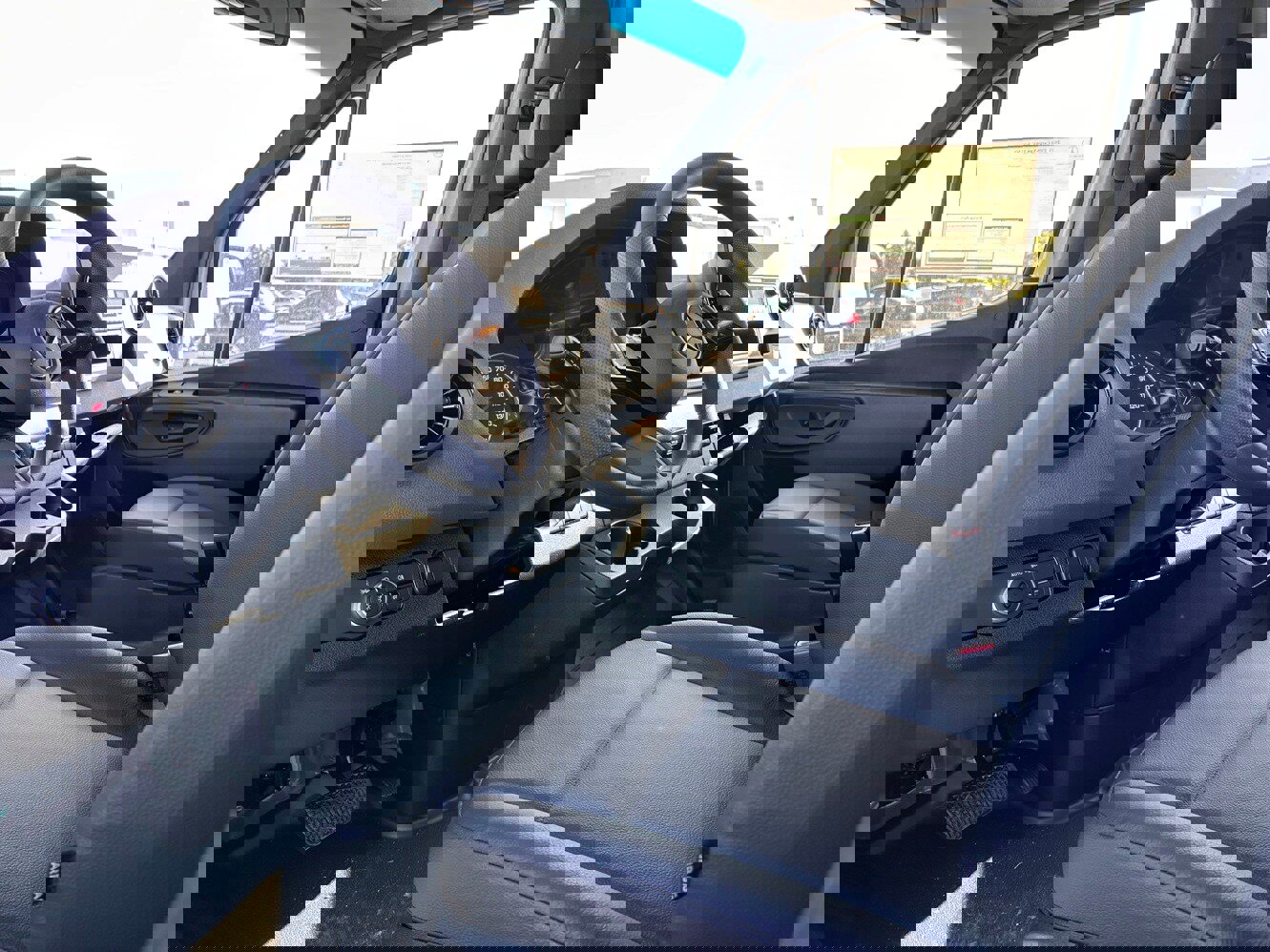 Used 2025 Mercedes-Benz Sprinter 2500 image 9