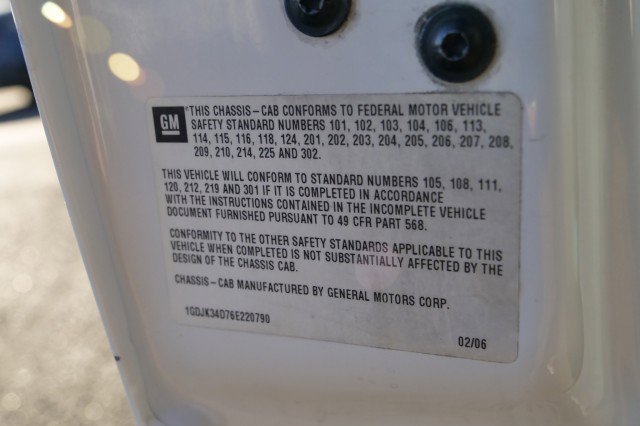 Used 2006 GMC Sierra 3500 SLE w/ Heavy-Duty Power Package image 66