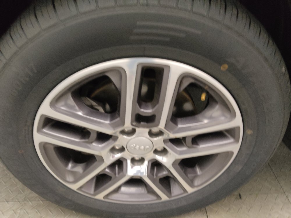 Used 2020 Jeep Compass Latitude FWD image 31