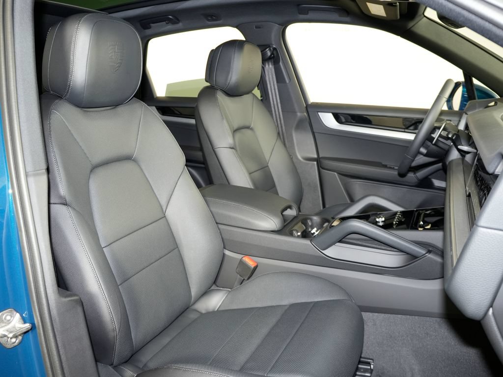 Certified 2026 Porsche Cayenne AWD/4WD image 40