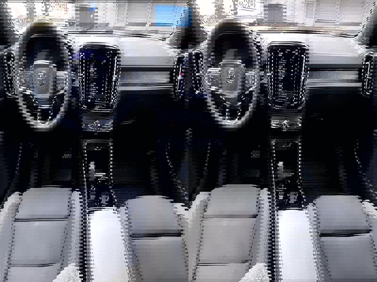 Used 2023 Volvo XC40 Recharge Core w/ Protection Package Premier image 18