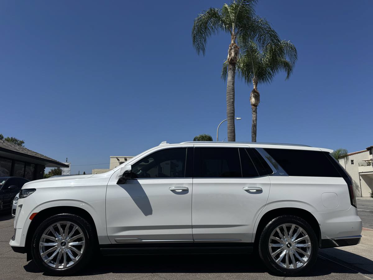 Used 2021 Cadillac Escalade Premium Luxury w/ Driver Assist Tech Package AWD/4WD image 2
