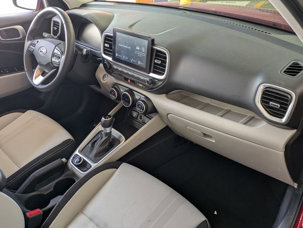 Used 2025 Hyundai Venue SEL FWD image 29