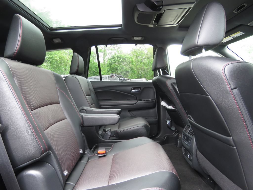 Used 2022 Honda Pilot Black Edition image 16
