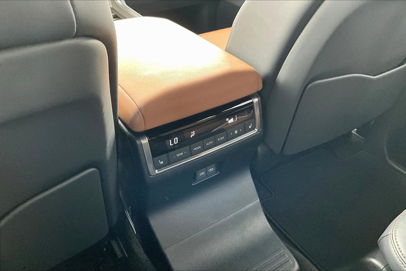 Used 2025 Lexus GX 550 w/ Accessory Package (2T) image 10