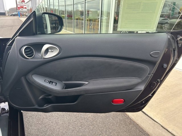 Used 2017 Nissan 370Z Touring image 12