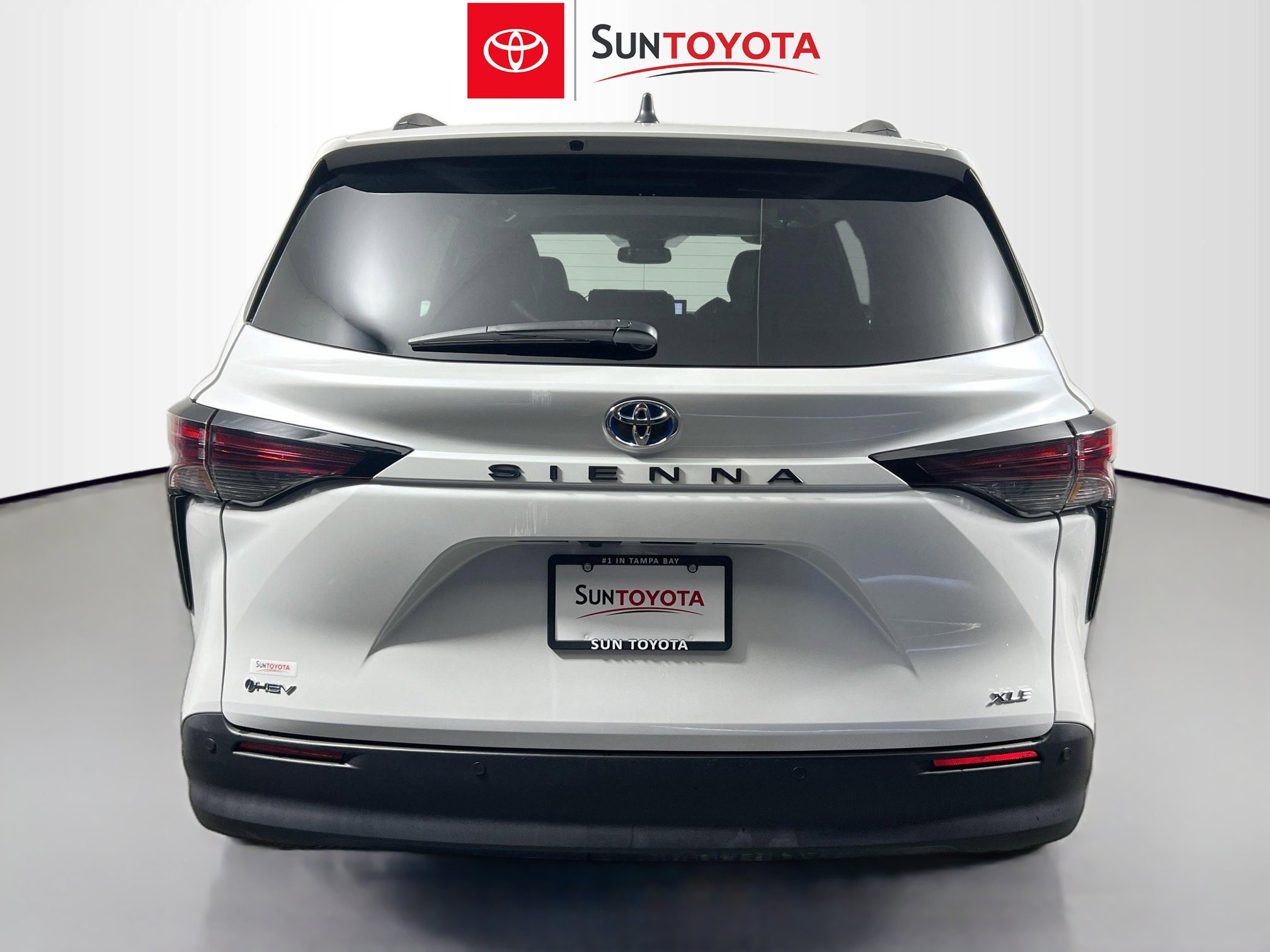 Used 2025 Toyota Sienna XLE FWD image 5