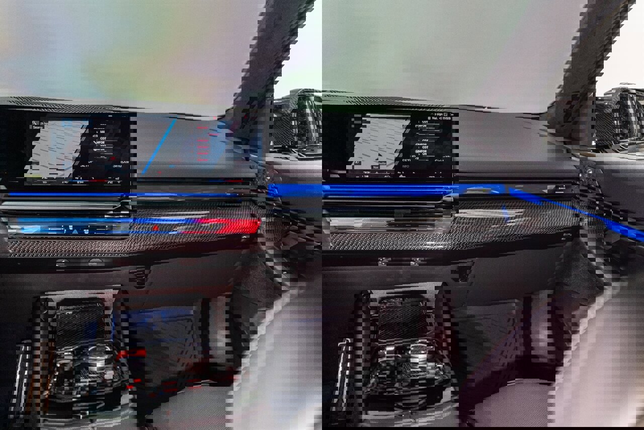 Used 2025 BMW M5 w/ Carbon Package image 97