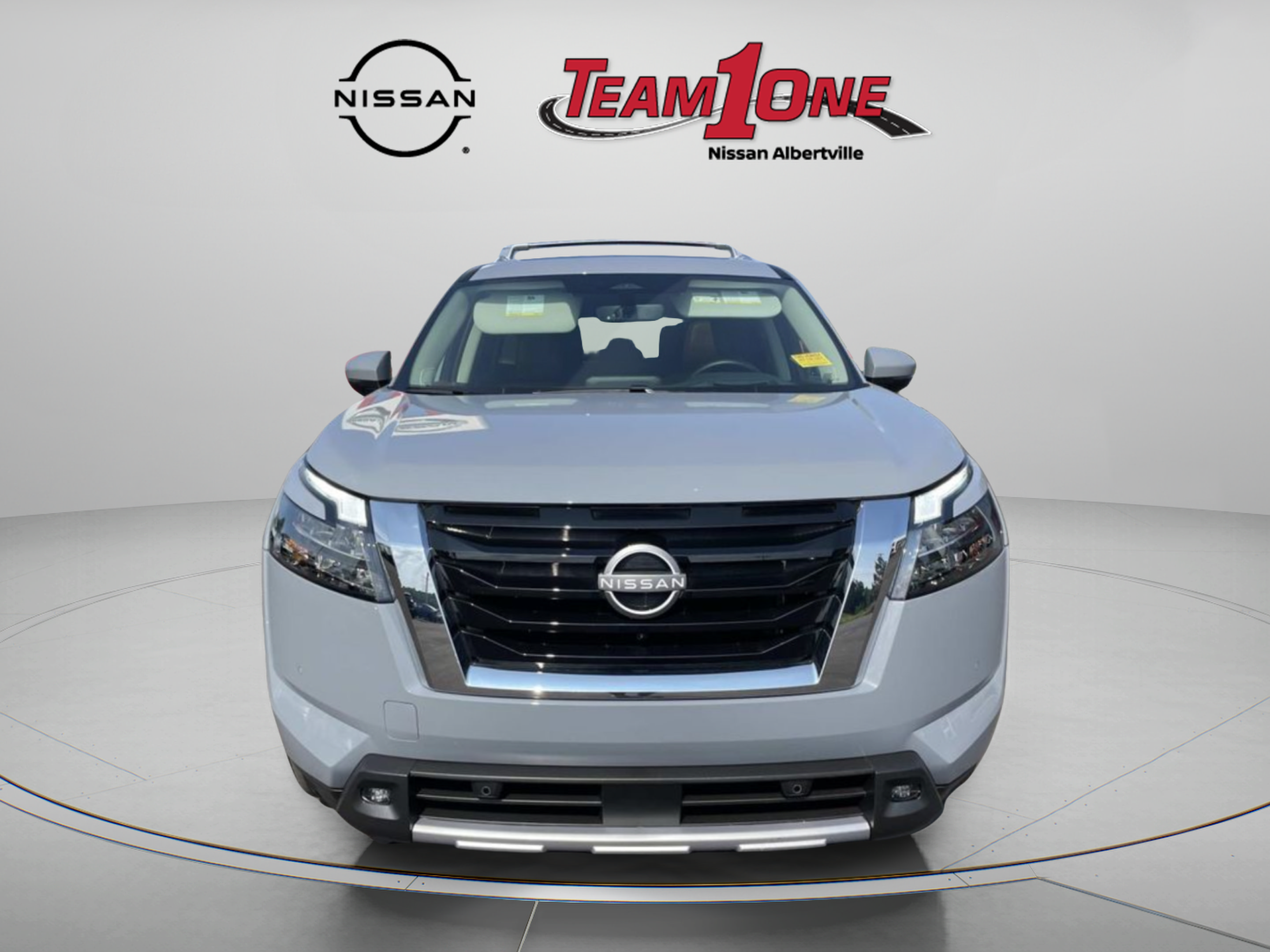 Used 2025 Nissan Pathfinder Platinum w/ Cargo Package AWD/4WD image 2