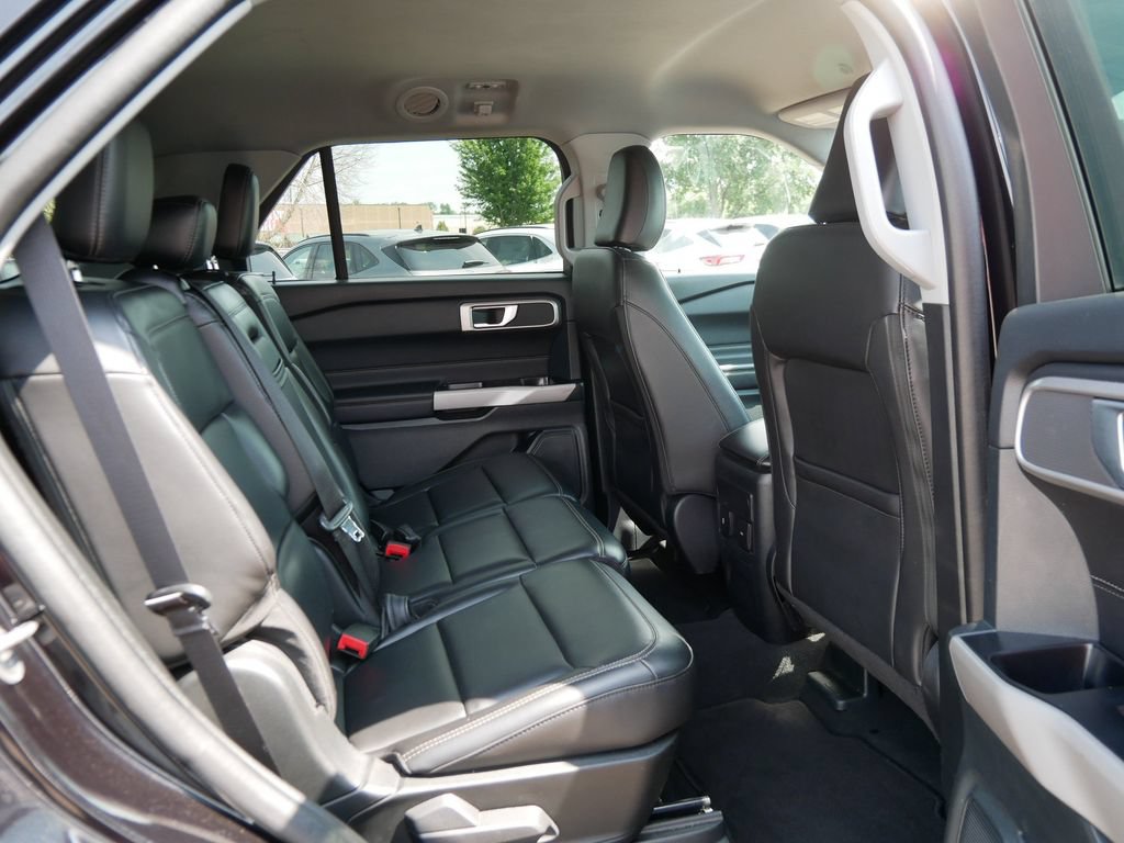 Used 2024 Ford Explorer XLT w/ Equipment Group 202A AWD/4WD image 13