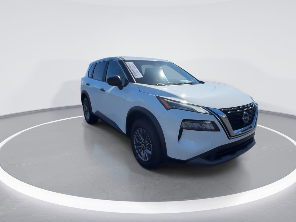 Used 2023 Nissan Rogue S image 2