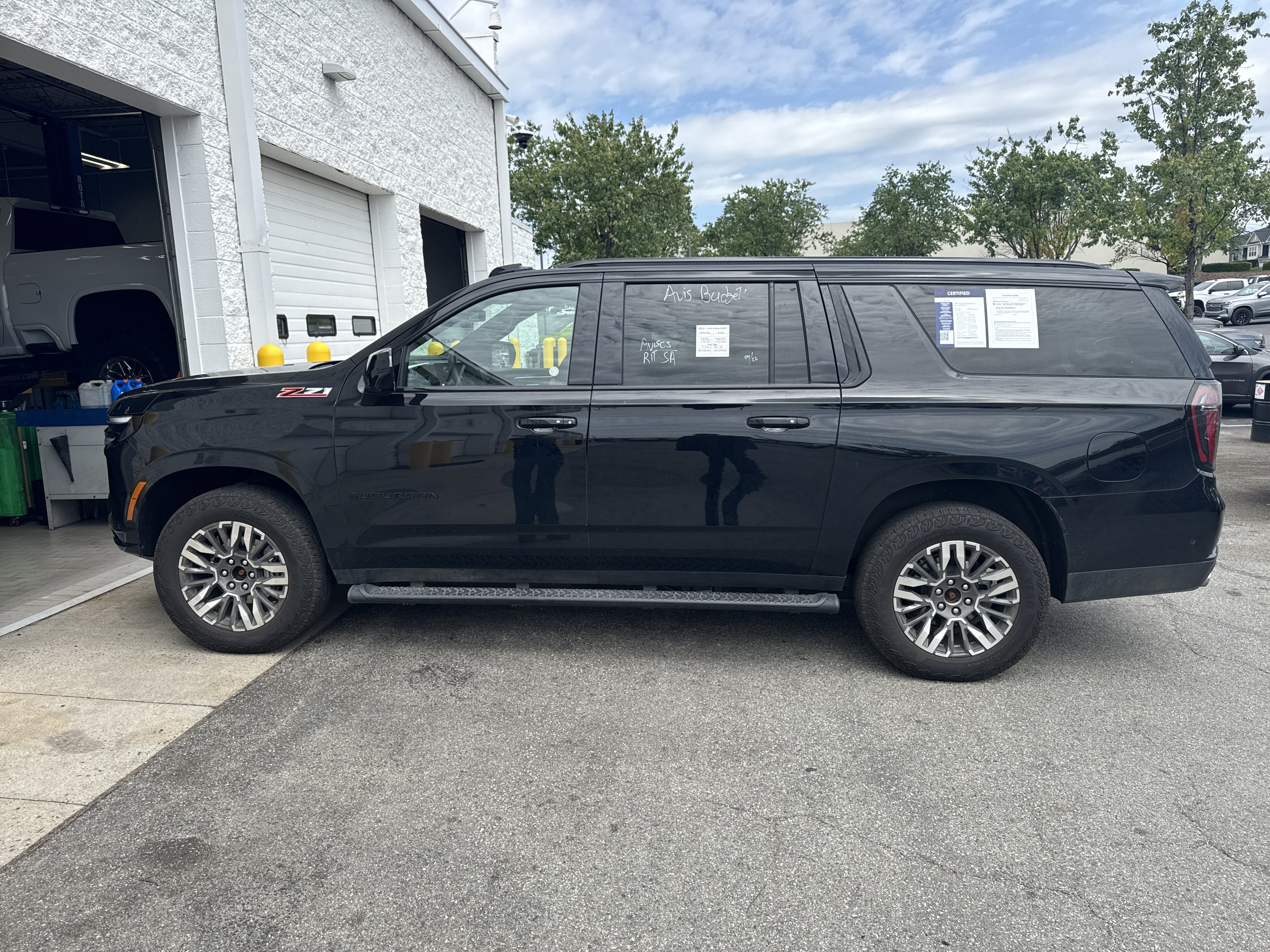 Used 2025 Chevrolet Suburban Z71 AWD/4WD image 7
