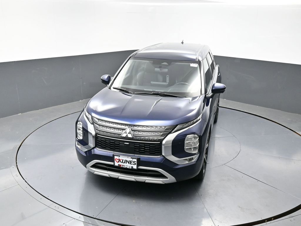 Used 2024 Mitsubishi Outlander AWD image 45