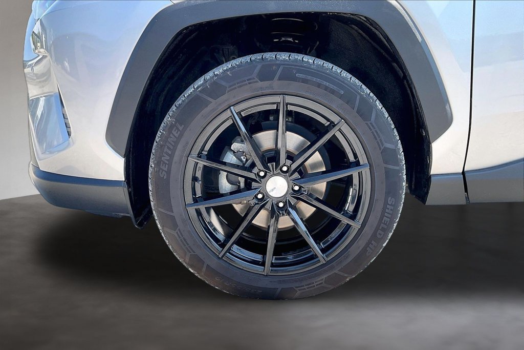 Used 2020 Toyota RAV4 Limited FWD image 33