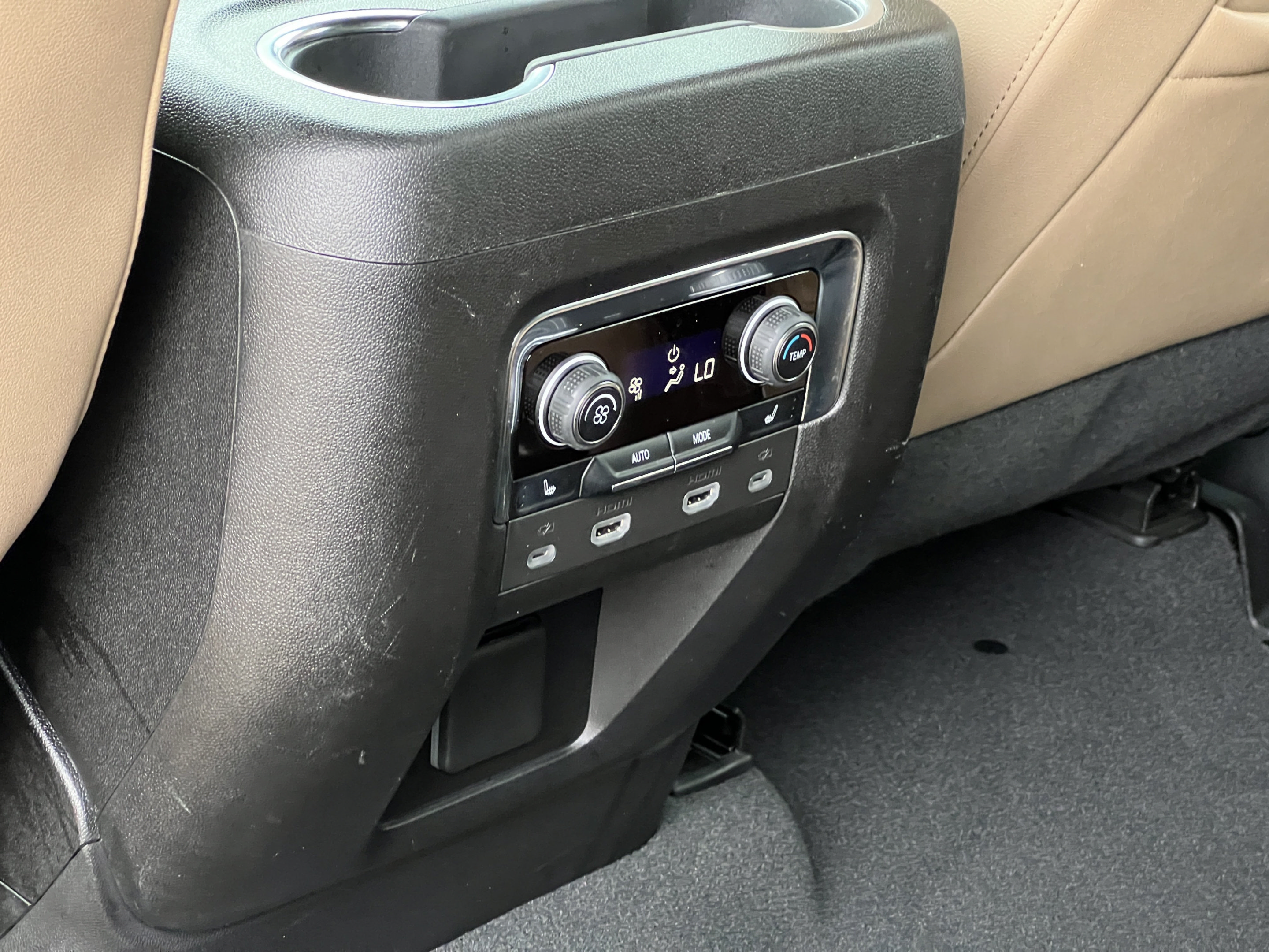 Used 2023 Chevrolet Suburban Premier w/ Premium Package RWD image 27