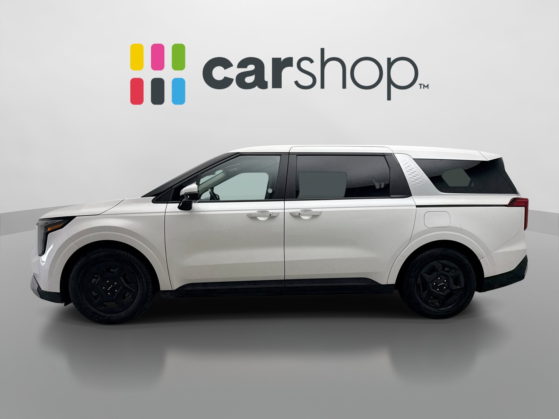 Used 2025 Kia Carnival FWD image 2