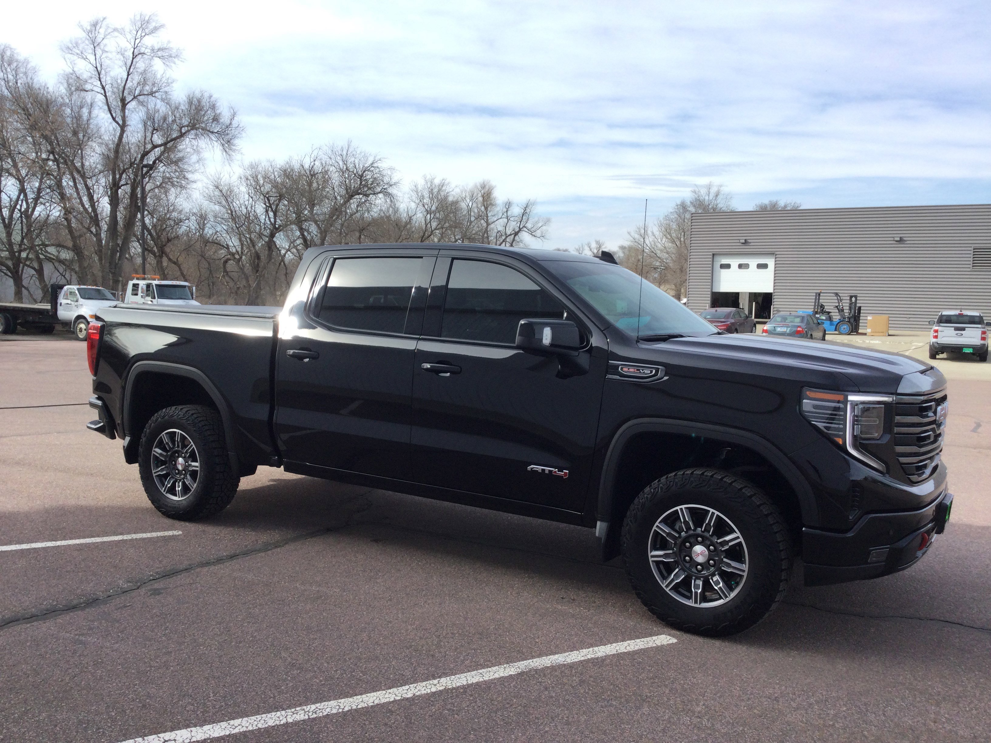 Used 2024 GMC Sierra 1500 AT4 w/ Technology Package image 4