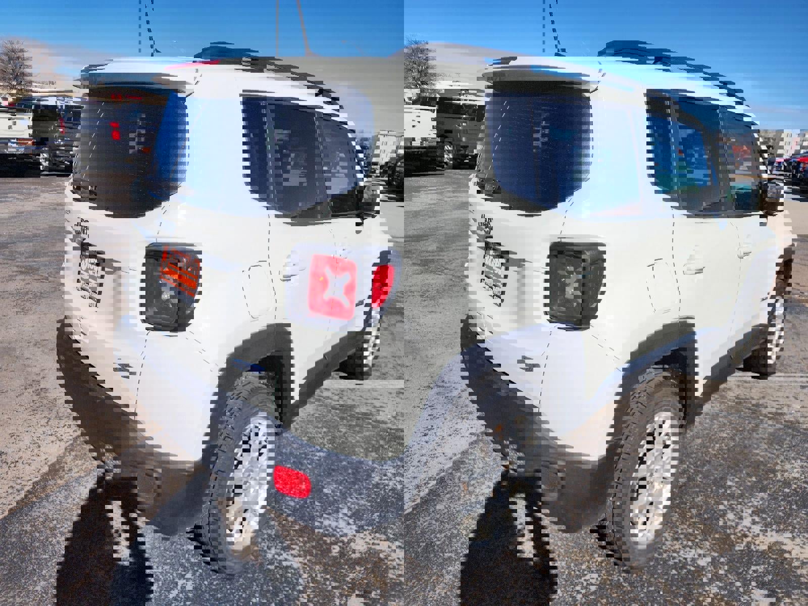 Used 2020 Jeep Renegade Latitude w/ Cold Weather Group image 6