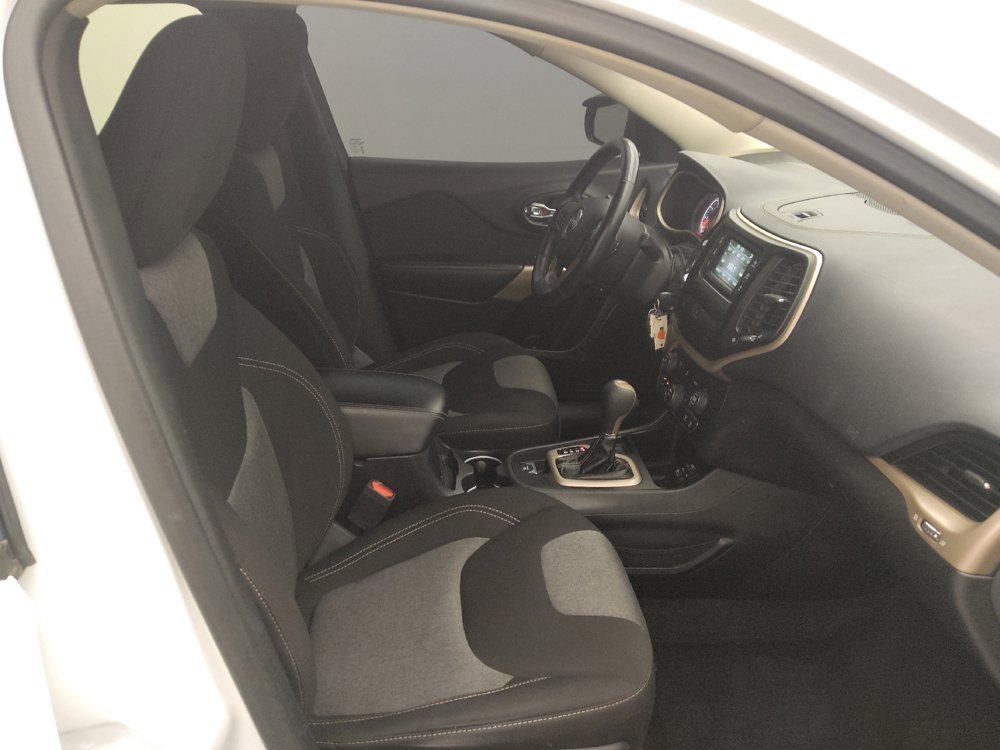 Used 2018 Jeep Cherokee Latitude w/ Altitude Package FWD image 21