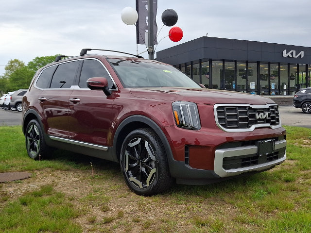 Used 2023 Kia Telluride S w/ S Sunroof Package