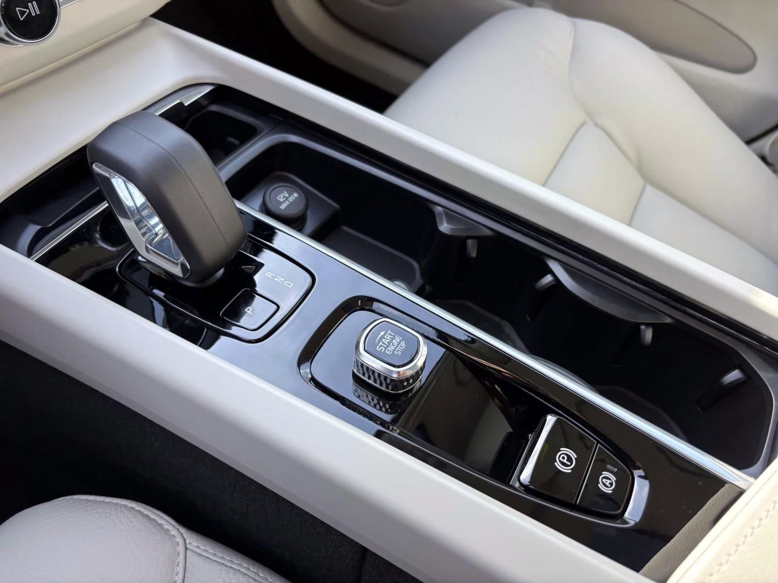 Used 2025 Volvo XC60 B5 Plus w/ Climate Package image 22