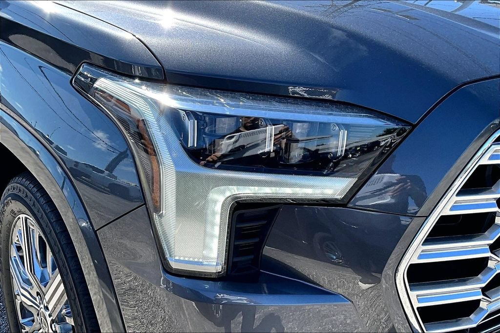 Used 2024 Toyota Sequoia Capstone AWD/4WD image 41