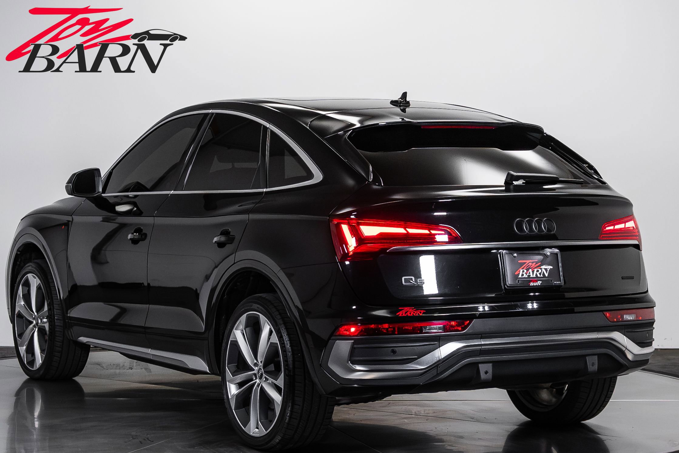 Used 2021 Audi Q5 2.0T Premium Plus w/ Premium Plus Package AWD/4WD image 3
