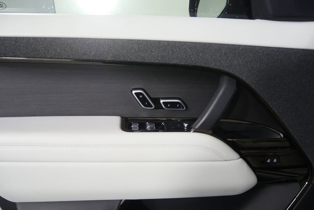 Used 2023 Land Rover Range Rover Sport SE image 9