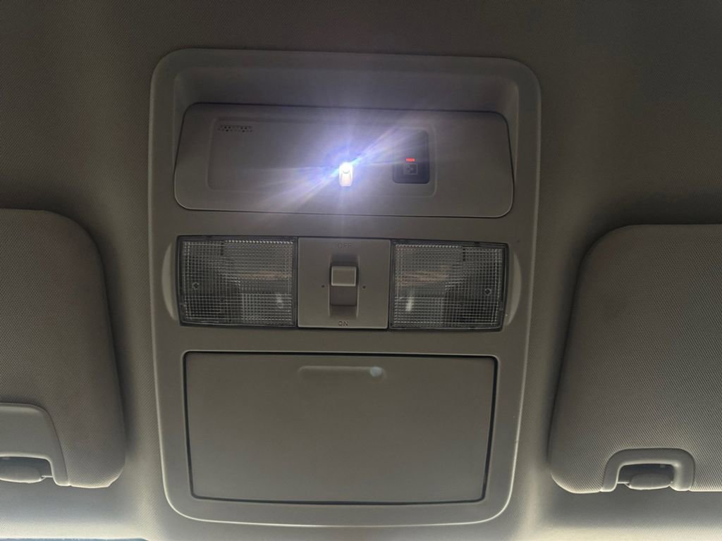 Used 2017 Nissan Titan SV image 26