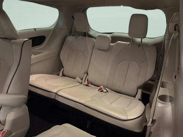 Used 2017 Chrysler Pacifica Platinum image 24