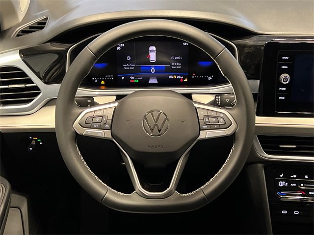 New 2026 Volkswagen Taos SE image 12