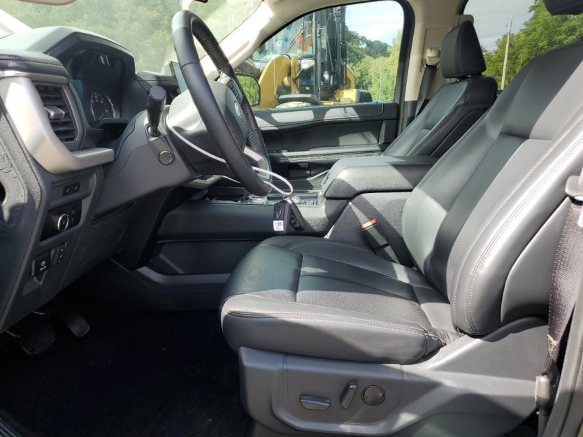 Used 2023 Ford Expedition XLT image 5