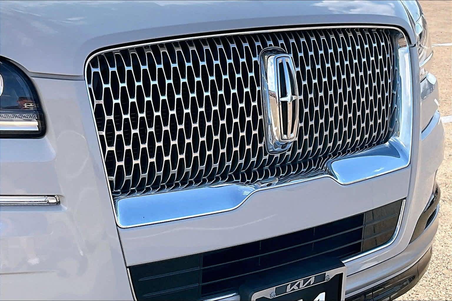 Used 2022 Lincoln Navigator Reserve AWD/4WD image 31